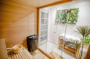 Modern Central Luxury Home with Hot Tub Sauna 11PPL
